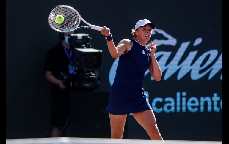 Iga Swiatek. Poco se puede decir de una tenista que a sus 21 años ya ha ganado 3 torneos de Grand Slam y que actualmente es la número 1 del mundo. La polaca está viviendo las mieles del triunfo en este 2022 en donde ha conquistado 7 de los 10 títulos que tiene en su carrera. El US Open y Roland Garros fueron testigos del nivel tan bestial que puede presumir Swiatek. El futuro la tiene marcada como una de las favoritas para escribir historia.  IMAGO7