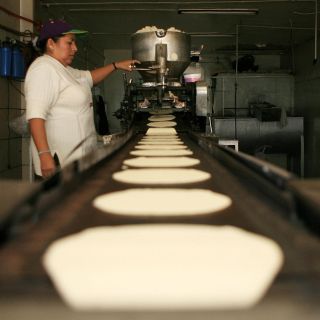 Director de Maseca se comprometió a no subir harina de maíz: López Obrador