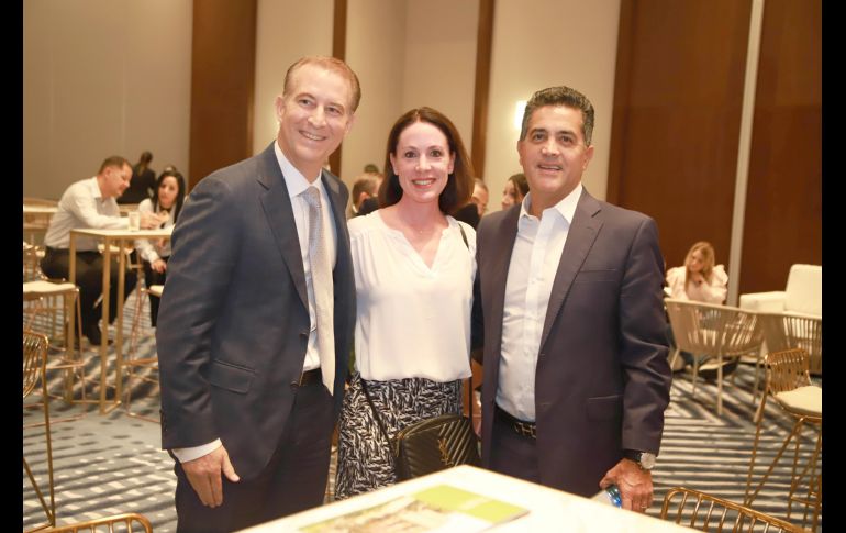 Eduardo Tostado, Megan Tally y Carlos García. GENTE BIEN JALISCO/Antonio Martínez