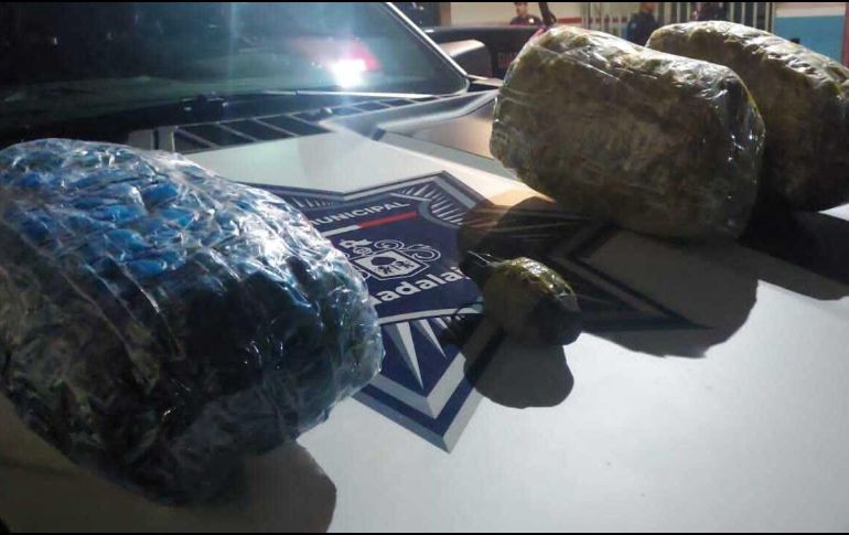 Policías le marcaron el alto al vehículo en el que viajaban seis hombres, y descubrieron que el automóvil llevaba placas sobrepuestas y tenía reporte de robo. ESPECIAL