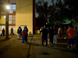 En la Ciudad de México una mujer perdió la vida al caer de las escaleras mientras evacuaba su vivienda y un hombre murió debido a un infarto. SUN/G. Espinosa