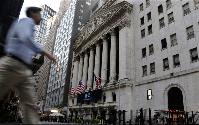 Casi todos los sectores corporativos terminaron con pérdidas, encabezados por las empresas de bienes no esenciales. AP/P. Morgan