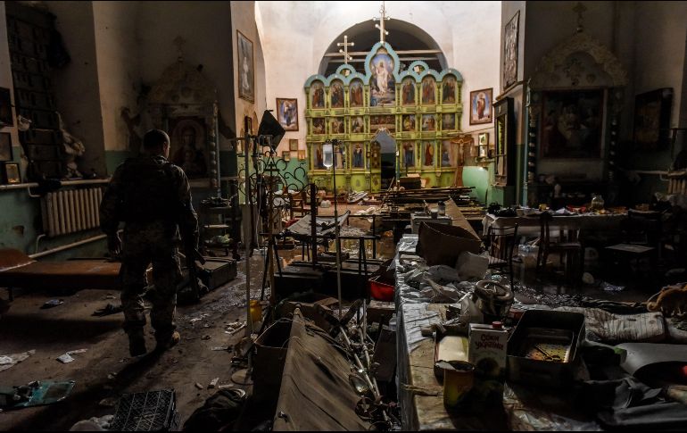 Otros crímenes de guerra incluyen ataques con armamento explosivo sobre áreas residenciales, escuelas u hospitales. EFE / O. Petrasyuk