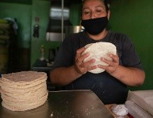 En un recorrido realizado en las tortillerías se verificó que el producto se vende hasta a 24 pesos por kilo. EL INFORMADOR/ARCHIVO