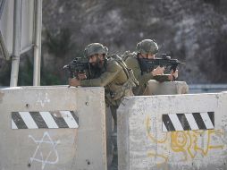 Fuerzas militares señalaron que los soldados abrieron fuego cuando el automovilista intentó atropellarlos. AP/M. Mohammed