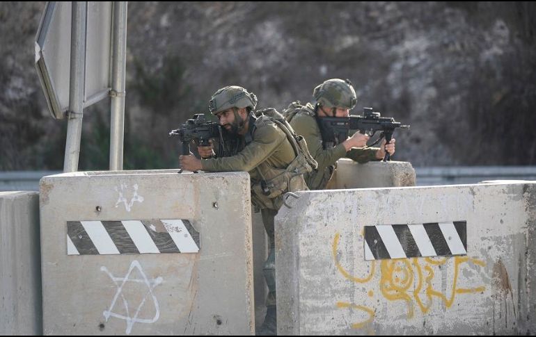 Fuerzas militares señalaron que los soldados abrieron fuego cuando el automovilista intentó atropellarlos. AP/M. Mohammed