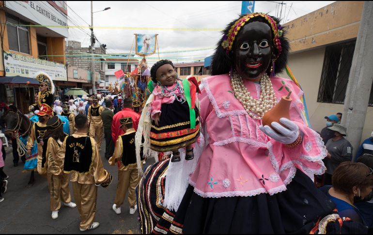 El festejo es una ofrenda a la Virgen de La Merced para que proteja a Latacunga de la furia del volcán Cotopaxi, pero también se relaciona con la independencia y el fin de la esclavitud. EFE/J. Jácome