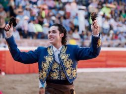Tarik Othón cortó dos orejas y se llevó los aplausos y reconocimiento del público en San Miguel el Alto. ESPECIAL