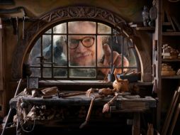 Guillermo del Toro en esta (su) versión reinventa el relato clásico de Carlo Collodi acerca de la marioneta de madera que mágicamente cobra vida para reparar el corazón de un tallador de madera afligido llamado Geppetto. ESPECIAL / NETFLIX