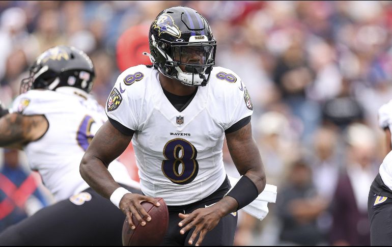 El Quaterback estrella de los Ravens lanzó 4 pases para Touchdown y corrió para un quinto. AFP/M.  Meyer