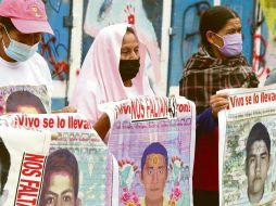 Familiares de los estudiantes se reunieron en el centro de la CDMX. EL UNIVERSAL