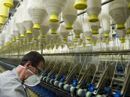 De las tres grandes divisiones que comprenden la economía, la industria es la que mantiene el mayor impulso al reportar un incremento mensual de 0.4%, con lo que liga cinco meses en terreno positivo. AFP / ARCHIVO
