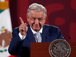 El Presidente López Obrador aseguró que las investigaciones para llegar hasta las últimas instancias del Caso Ayotzinapa continuarán, y aseguró que no se le dará carpetazo. EFE/ M. Guzmán