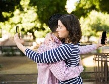 Ocultar su relación sentimental en redes sociales, 