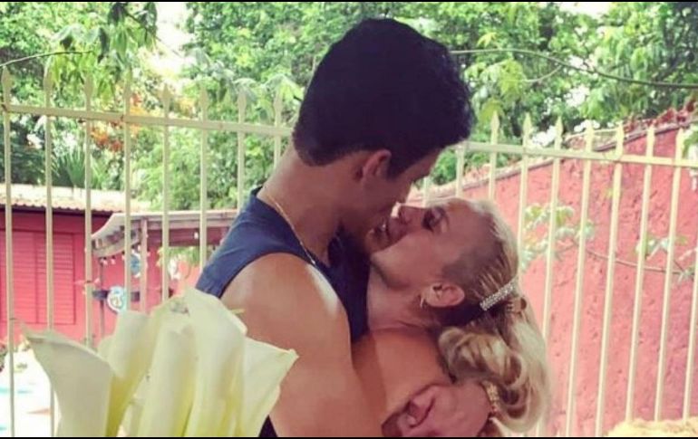 Niurka y Juan Vidal soprendieron con el anuncio de su compromiso. ESPECIAL/Instagram