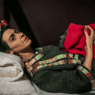 Millonario prende fuego a obra de Frida Kahlo y la "transforma" en NFT