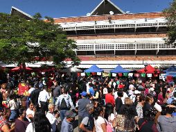 Con antojitos y mariachi, finalizan entrega de locales en San Juan de Dios