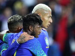 Richarlison únicamente se enfocó en festejar su anotación.  EFE/M. BADRA