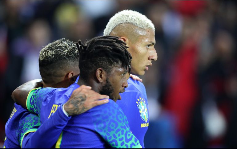 Richarlison únicamente se enfocó en festejar su anotación.  EFE/M. BADRA