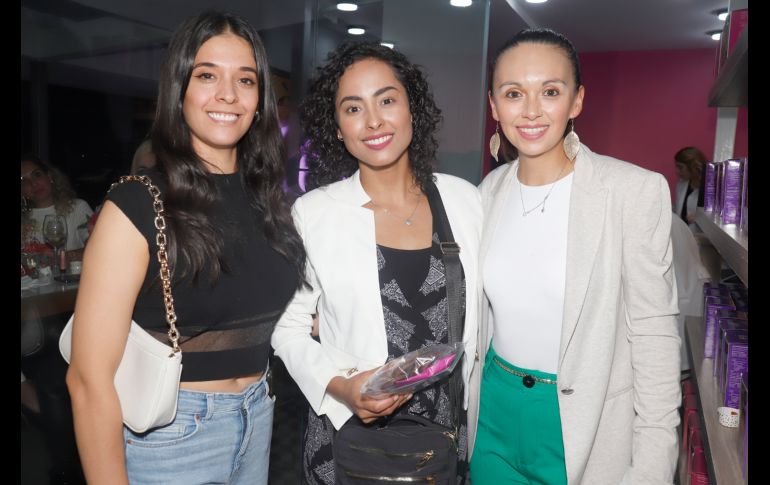 Mónica Cárdenas, Ariana Diaz y Gloria Pineda. GENTE BIEN JALISCO/Claudio Jimeno