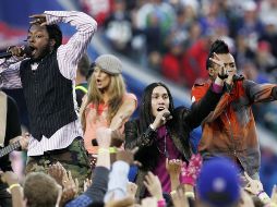 En el último lugar, en la posición 34, Rolling Stone posiciona al espectáculo ofrecido por Black Eyed Peas de 2011, calificado a secas como “el peor”, pese a tener entre sus invitados a Usher y Slash. AP / ARCHIVO