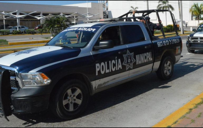 Policías municipales acudieron a apoyar al subdirector después del intento de privación de la libertad. EL INFROMADOR/ ARCHIVO