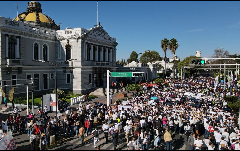 “¡Pedimos justicia por Miguel y su familia!”, “¡Porque vivo se lo llevaron, vivo lo queremos!”, fueron algunas de las consignas lanzadas. EL INFORMADOR/A. Navarro