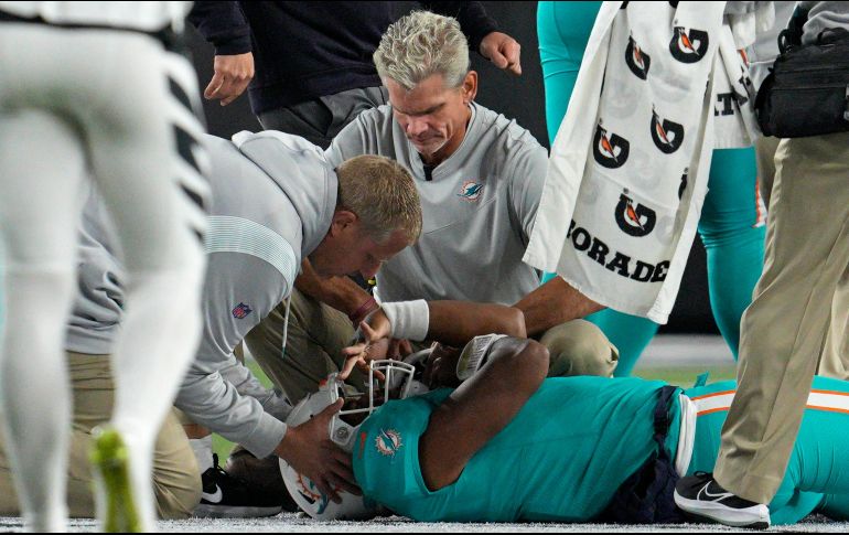 TUA TAGOVAILOA. El protocolo comprende que cualquier jugador que sufra un golpe en la cabeza debe ser intervenido inmediatamente. AFP / J. Dean