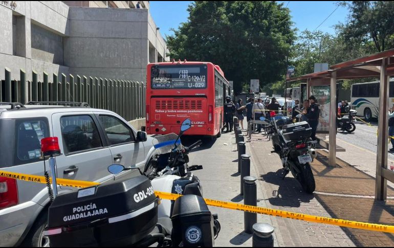 El percance ocurrió en el cruce de Lázaro Cárdenas y 8 de Julio. ESPECIAL / Policía de Guadalajara
