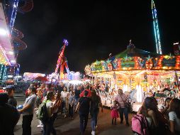 Familias disfrutaron en el primer día de las Fiestas de Octubre de Juegos mecánicos, comida y otras atracciones EL INFORMADOR/ CARLOS ZEPEDA