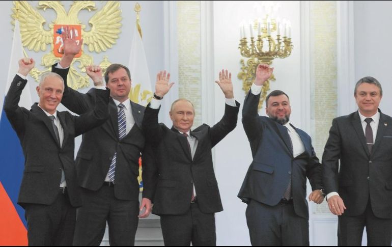 El presidente de Rusia, Vladimir Putin festejó la anexión de cuatro territorios que estaban en disputa con Ucrania con los líderes regionales prorrusos. EFE