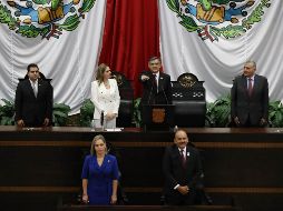 La diputada local del PRI, Alejandra Cárdenas, tomó la protesta de ley a Américo Villarreal, de 64 años, médico cardiólogo de profesión. SUN / V. Rosas