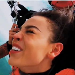 Danna Paola se lanza en paracaídas tras reto de Juanpa Zurita (VIDEO)