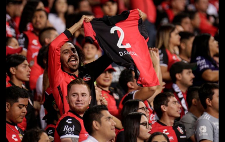 Cerca de 20 mil aficionados se presentaron en el Estadio Jalisco para agradecer a su técnico. EL INFORMADOR / C. Zepeda