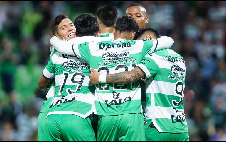 Santos Laguna tomó confianza y se reflejó con una par de anotaciones de los pies de Javier Correa, primero al 84 con una definición de lujo y firmando su doblete minutos más tarde con un potente disparo al 86'. IMAGO7