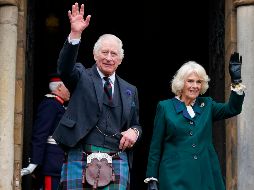 Camila, de 75 años, y el rey Carlos III, de 73 años, se han pronunciado por una monarquía más pequeña y moderna, acorde con los tiempos actuales. AP/A. Milligan