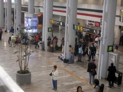 Claudia Sheinbaum señaló que los desniveles y oquedades de la Terminal 2, aunque no representan un riesgo actual, deberán de rehabilitarse porque si no “si tendría riesgos frente a un sismo”. SUN/ ARCHIVO