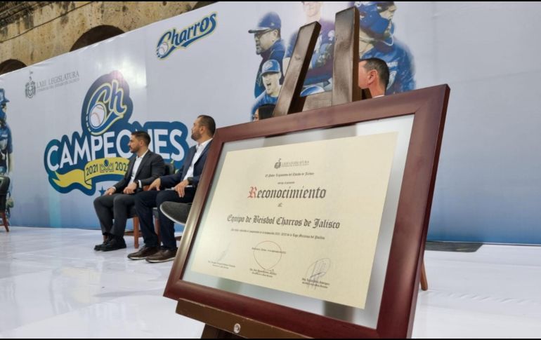 Honor a quien honor merece, y es por eso que los Charros de Jalisco recibieron un reconocimiento este martes. ESPECIAL / Charros de Jalisco