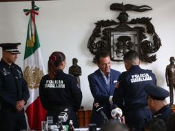 El hombre y la mujer policía cuentan con dos años y seis meses de antigüedad en la corporación tapatía. ESPECIAL/Policía de Guadalajara
