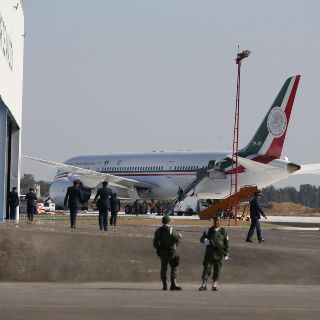 Utilidades de aerolínea de Sedena, para pensiones de militares: López Obrador