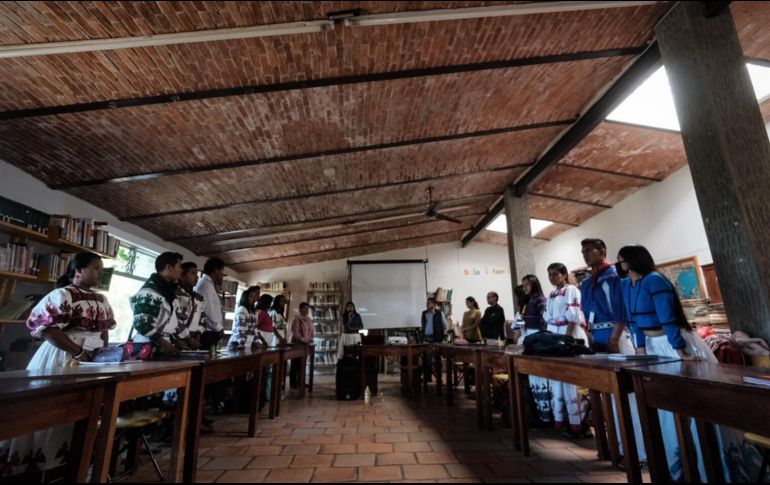 ‘Lengua Viva’ es un programa de fortalecimiento para las lenguas maternas de la entidad que se materializa con la realización de talleres de gramática wixárika y escritura creativa en lengua wixárika. CORTESÍA
