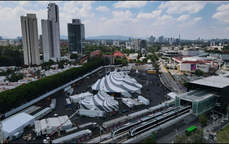 El circo canadiense estará presente en la perla tapatía una temporada que abarca del 14 de octubre al 6 de noviembre y estará ubicado en el estacionamiento de Plaza Patria. EL INFORMADOR / A. Navarro