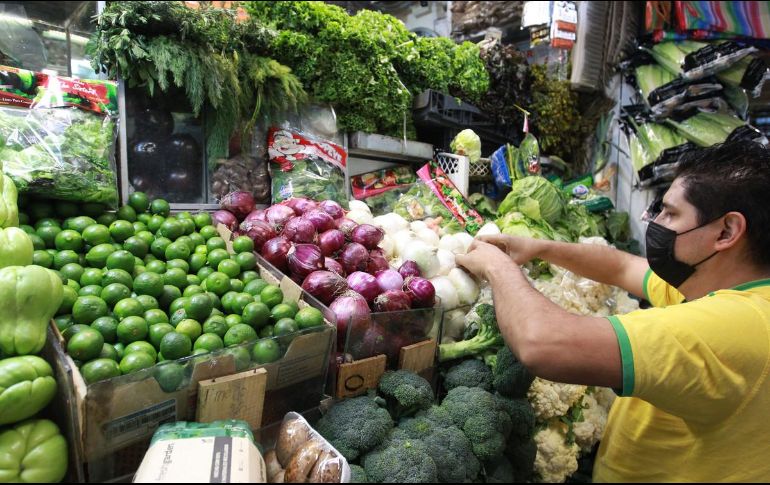 En septiembre, la cebolla registró un aumento de 76.05%; la papa y otros tubérculos, 75.47%; naranja, 52.81% y el tomate verde, 52.28 por ciento. EL INFORMADOR / ARCHIVO