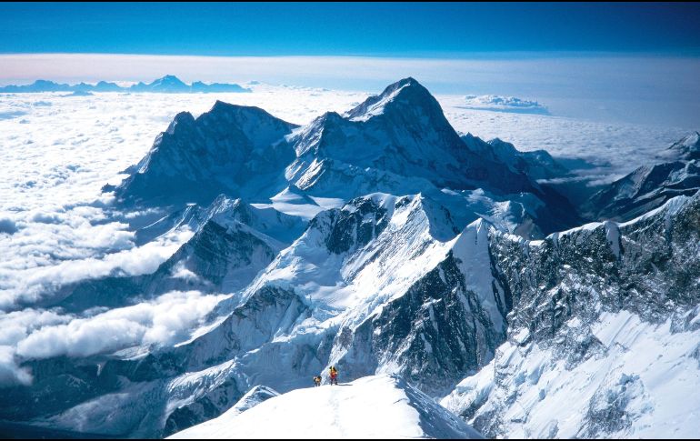 El accidente ocurrido en el Himalaya el pasado martes ha cobrado 26 vidas, en una jornada de operaciones de rescate que al momento se ha visto interrumpida por el mal momento climático. EFE