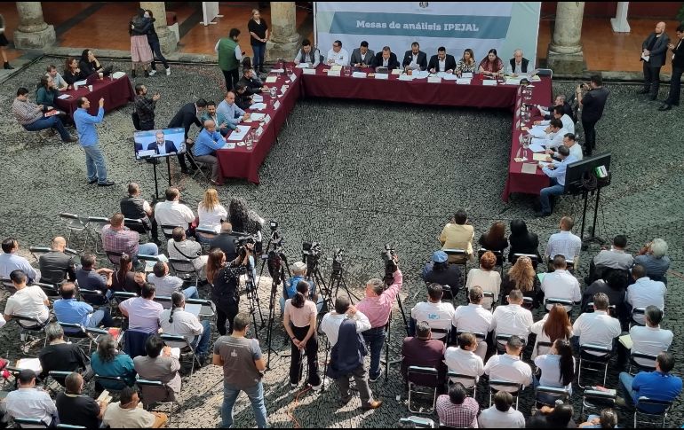 En la primera reunión hubo algunos gritos de trabajadoras que se oponían a la intervención del líder sindical del Congreso. EL INFORMADOR / R. Rivas