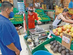 Familias mexicanas confían en que comiencen a bajar los precios de la canasta básica. EL INFORMADOR/ A. Camacho