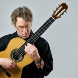 La OECCh y Eliot Fisk estrenan pieza de Giovanni Piacetini en Los Pinos