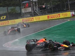 Al no haberse completado dos giros al inicio de la carrera, en caso de suspenderse, no se repartirían puntos. AFP/P. Fong