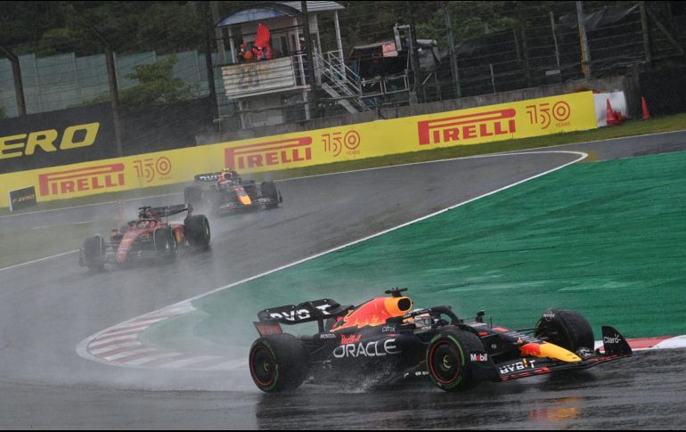 Al no haberse completado dos giros al inicio de la carrera, en caso de suspenderse, no se repartirían puntos. AFP/P. Fong