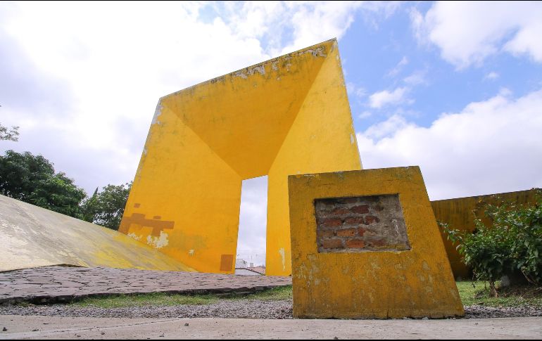 Por la falta de mantenimiento y los robos, La Gran Puerta, ubicada en la colonia Jardines Alcalde desde hace más de 50 años, luce descuidada.  EL INFORMADOR/C. Zepeda